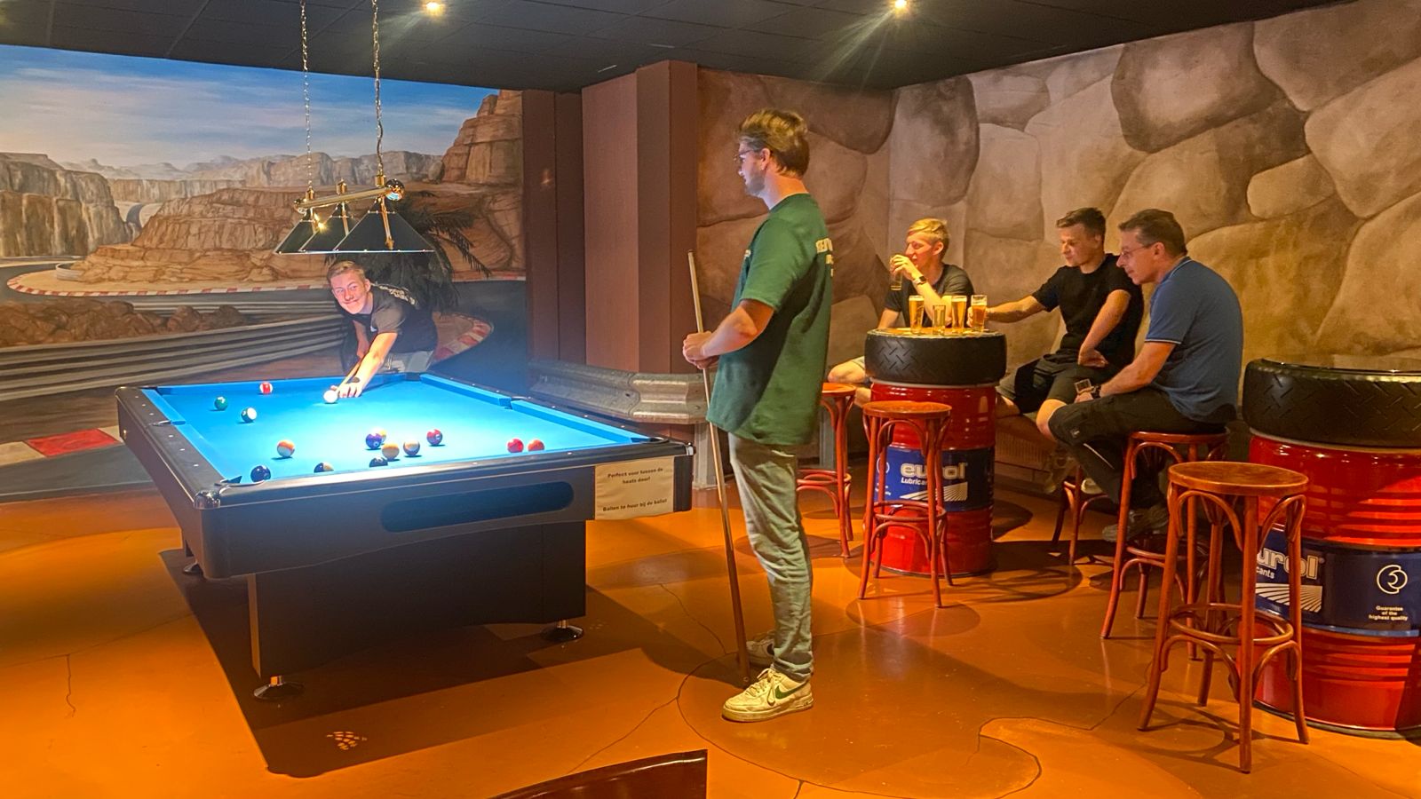 Karten met collega's